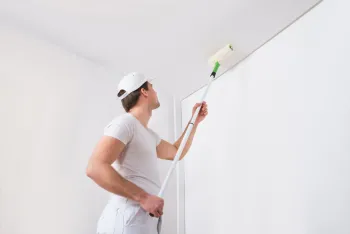 Plafond schilderen: hoe ga je te werk en welke kleur?