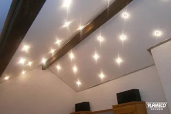 Ideale Deckenlösung unter schrägen Dächern