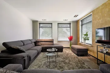Woonkamerplafond renoveren: meer dan het plafond witten